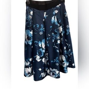 White House black market full mid skirt